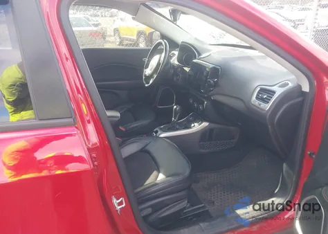 2018 Jeep Compass Latitude 4X4 z USA, uszkodzony, nr VIN 3C4NJDBB6JT112914